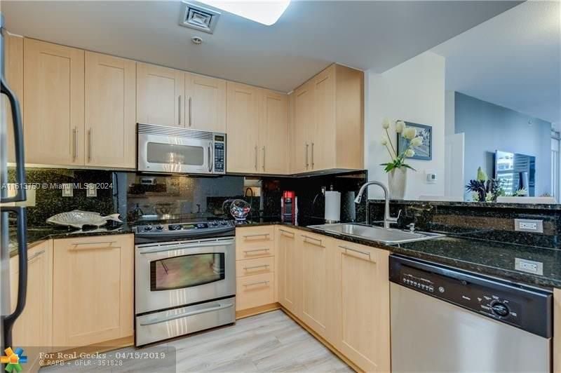 For Rent: $3,700 (2 beds, 2 baths, 1246 Square Feet)