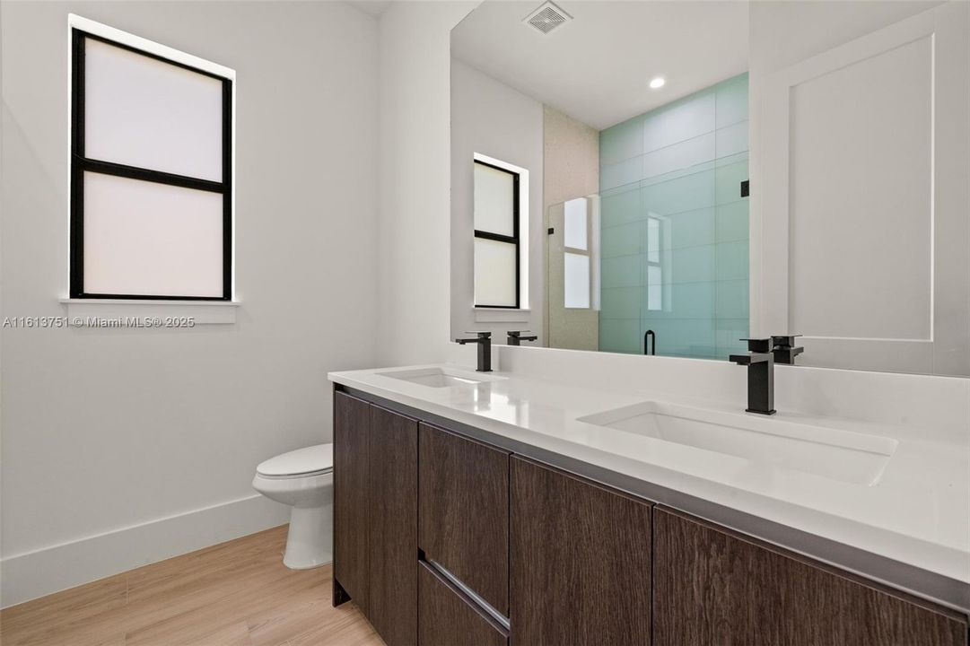 For Sale: $1,349,999 (4 beds, 3 baths, 2570 Square Feet)