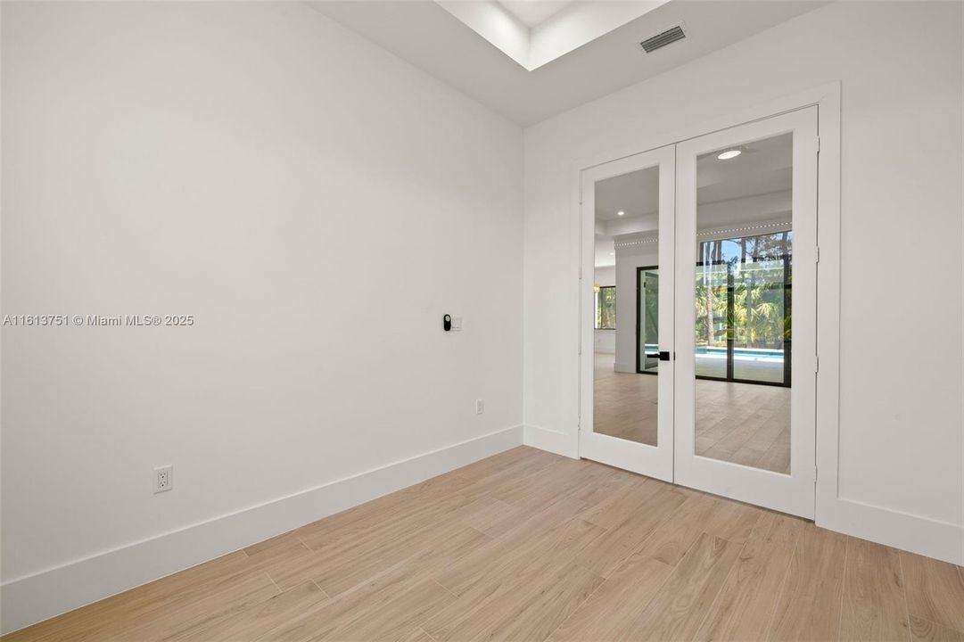 For Sale: $1,349,999 (4 beds, 3 baths, 2570 Square Feet)