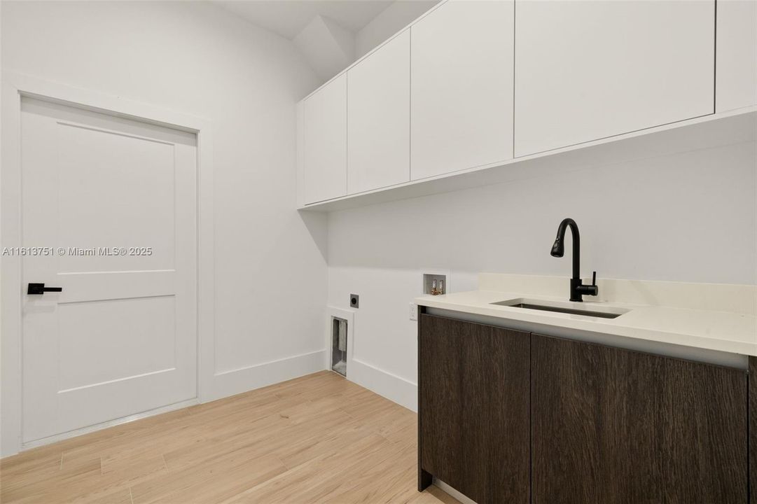 For Sale: $1,349,999 (4 beds, 3 baths, 2570 Square Feet)