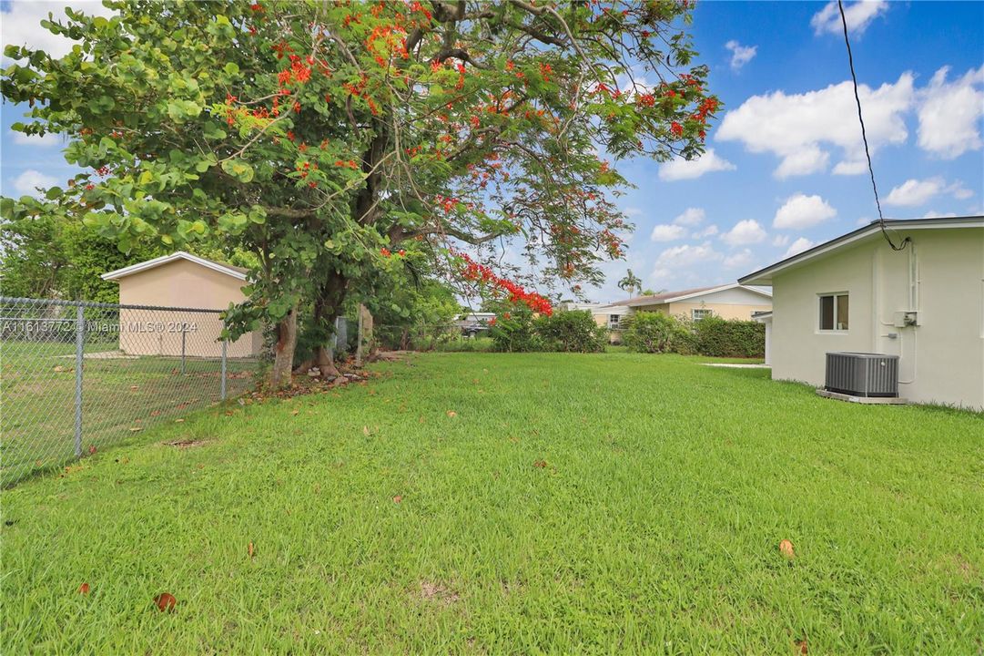 For Sale: $600,000 (3 beds, 2 baths, 1162 Square Feet)