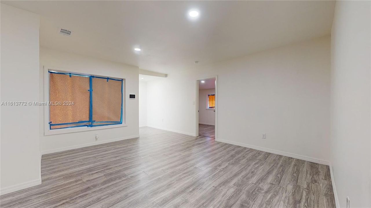 For Sale: $600,000 (3 beds, 2 baths, 1162 Square Feet)