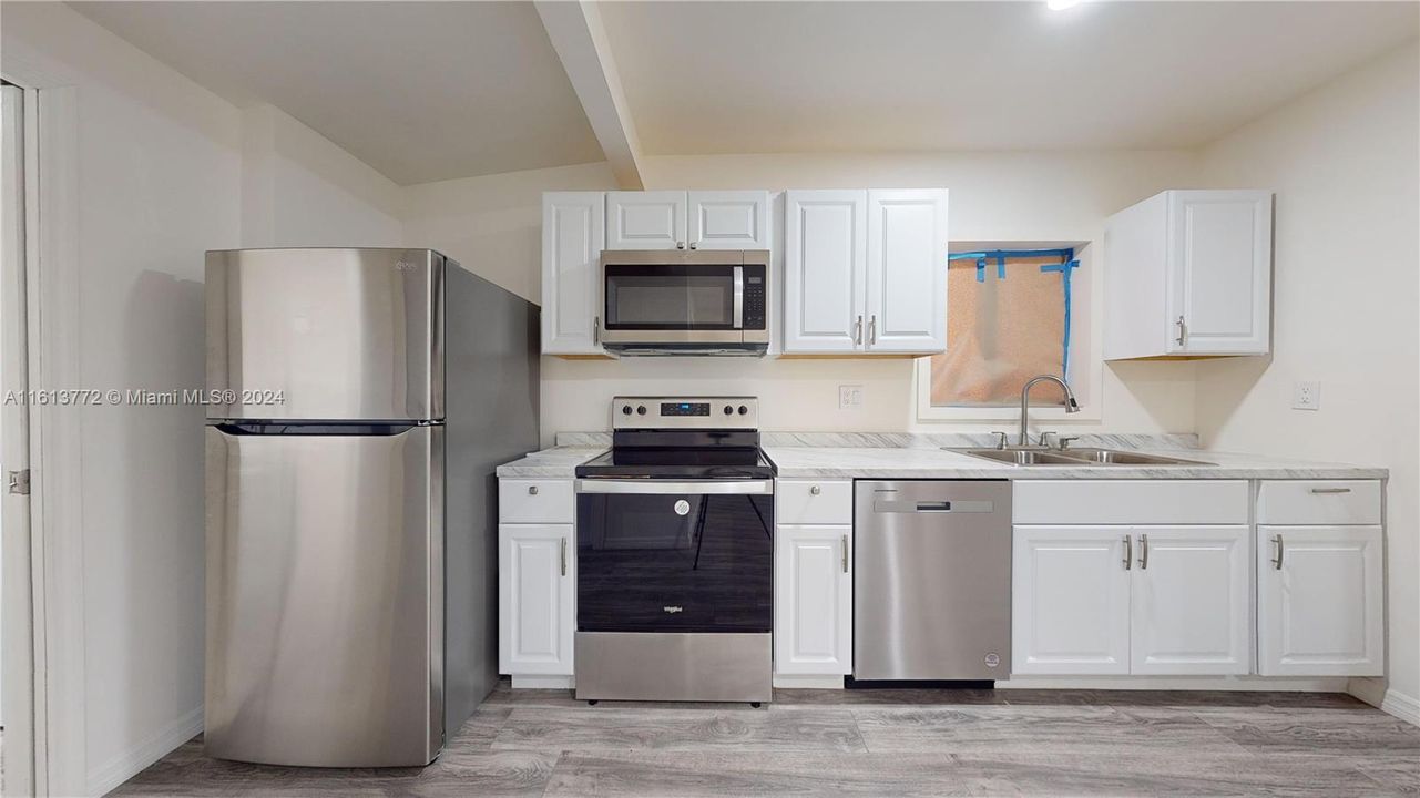 For Sale: $600,000 (3 beds, 2 baths, 1162 Square Feet)