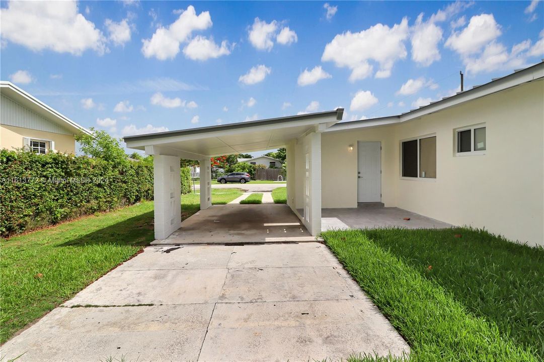 For Sale: $600,000 (3 beds, 2 baths, 1162 Square Feet)