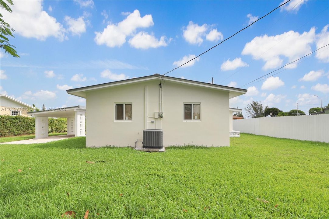 For Sale: $600,000 (3 beds, 2 baths, 1162 Square Feet)