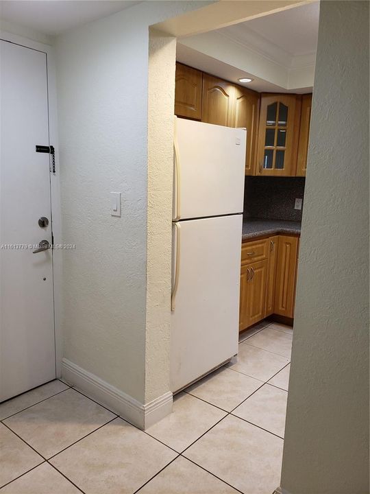 Active With Contract: $215,000 (1 beds, 1 baths, 662 Square Feet)