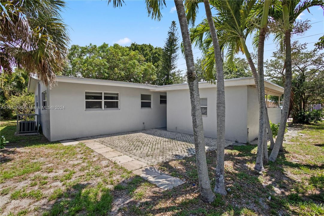 Active With Contract: $425,000 (3 beds, 2 baths, 1400 Square Feet)