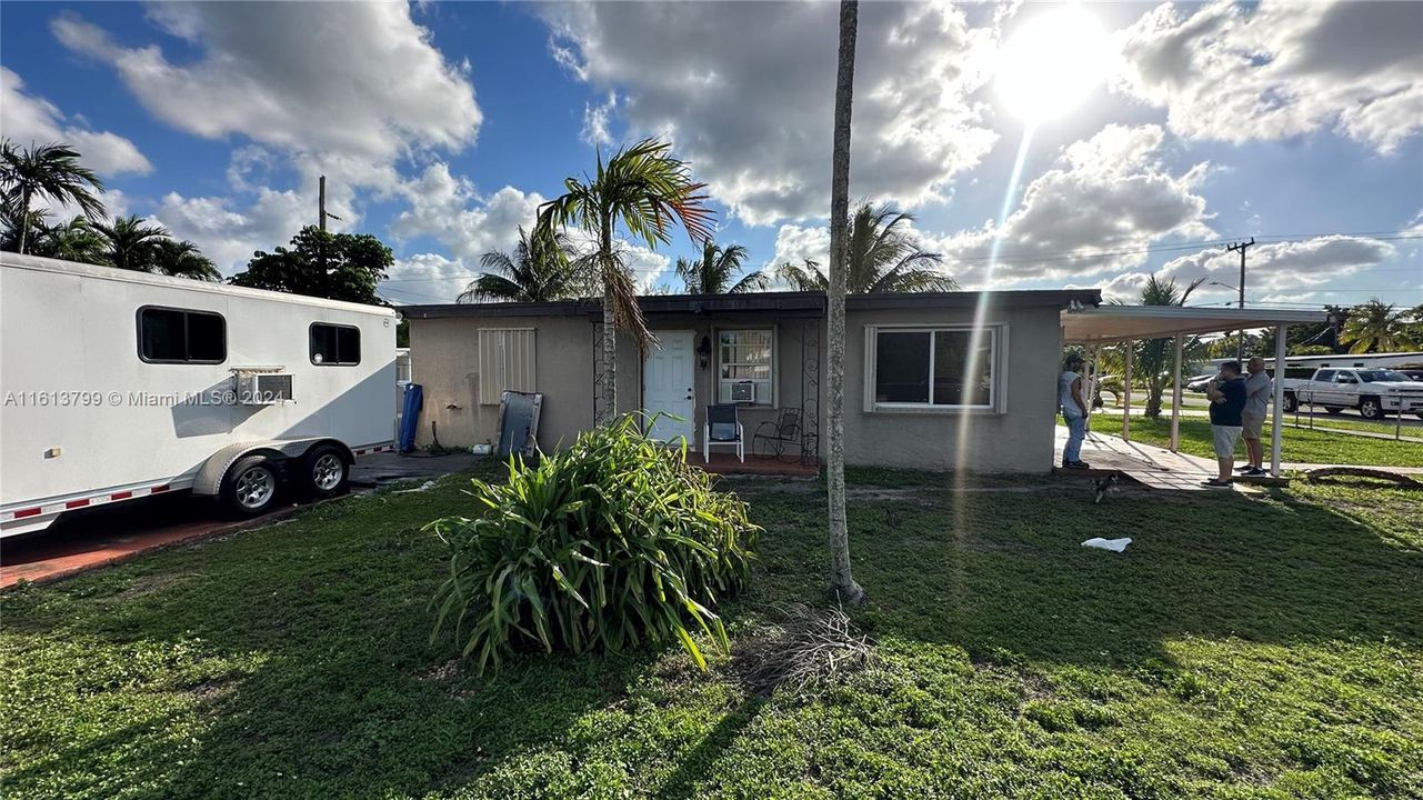 Active With Contract: $524,999 (3 beds, 1 baths, 1338 Square Feet)