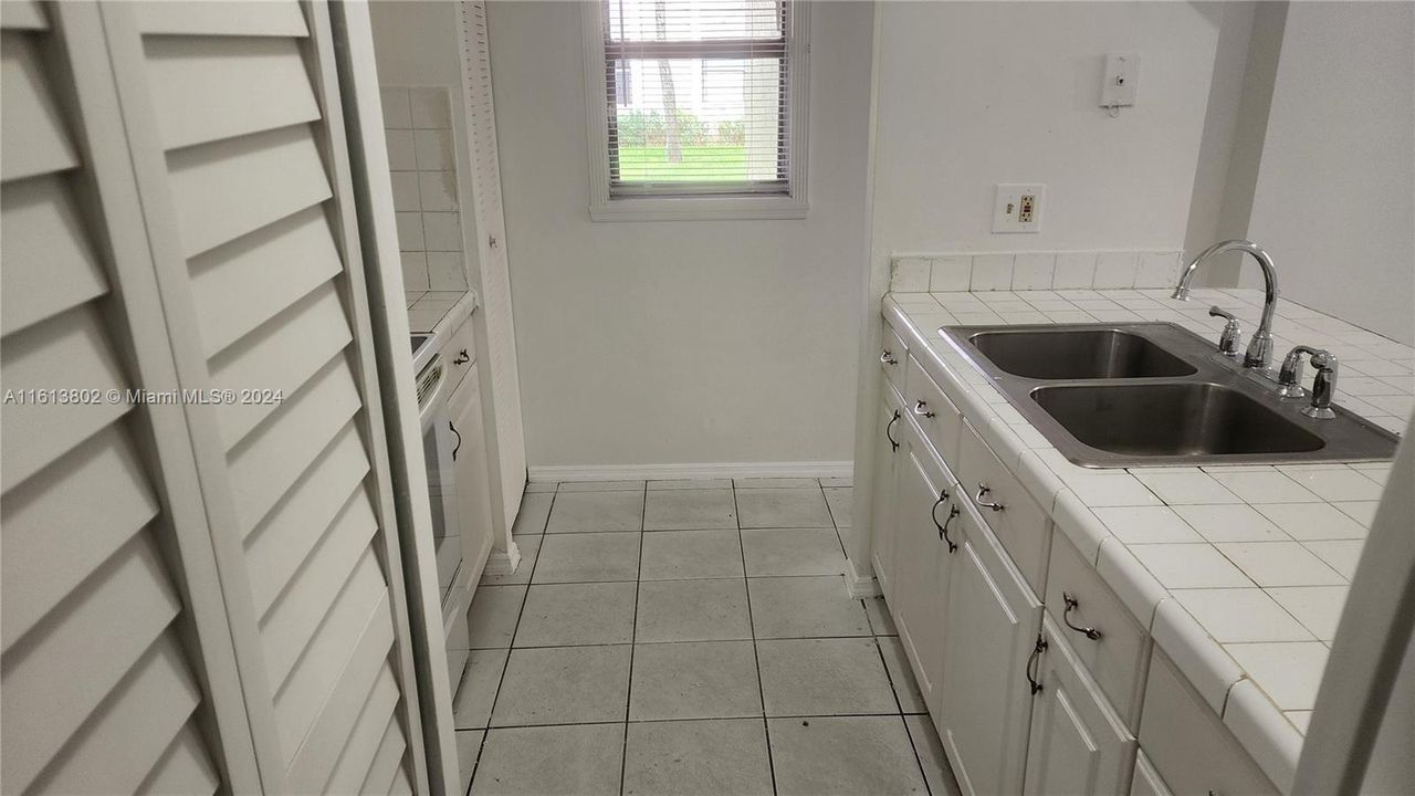 For Rent: $2,700 (3 beds, 2 baths, 1093 Square Feet)