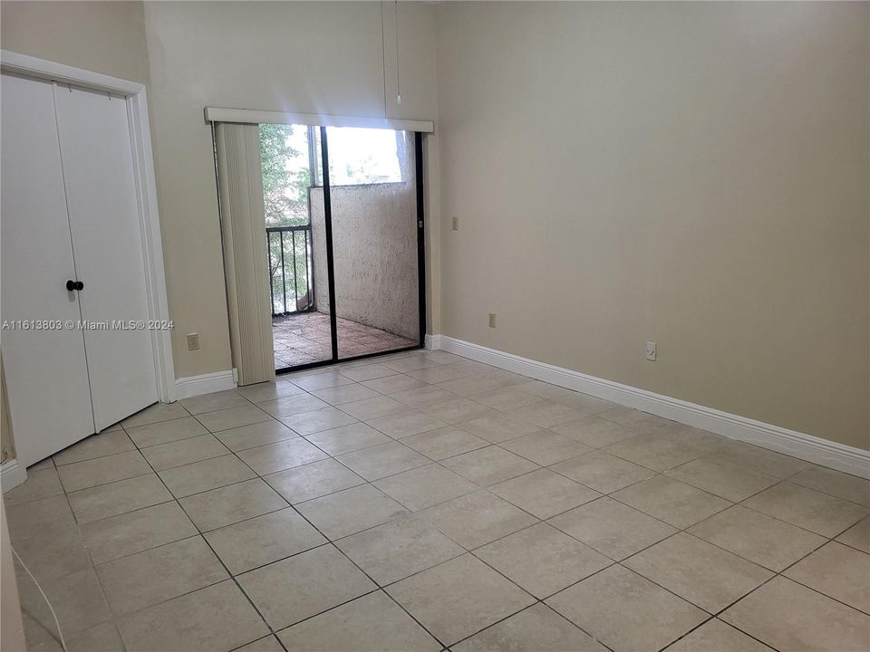 For Rent: $2,150 (1 beds, 1 baths, 832 Square Feet)