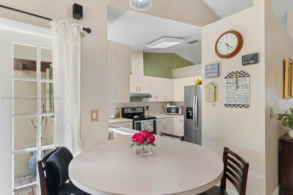 For Sale: $685,000 (3 beds, 2 baths, 1683 Square Feet)