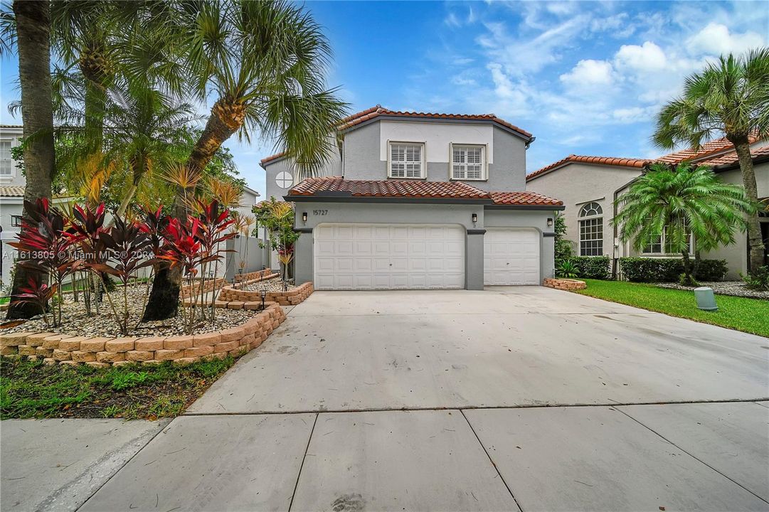 For Sale: $849,500 (4 beds, 2 baths, 2866 Square Feet)