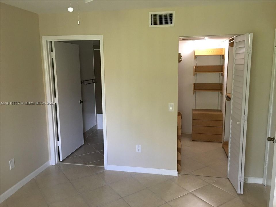 For Sale: $280,000 (2 beds, 2 baths, 867 Square Feet)