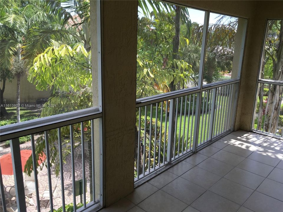 En Venta: $280,000 (2 camas, 2 baños, 867 Pies cuadrados)