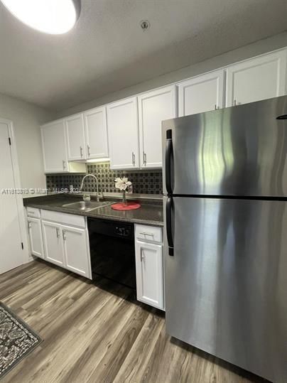 Active With Contract: $195,000 (2 beds, 1 baths, 887 Square Feet)