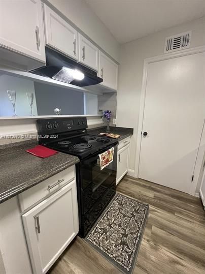 Active With Contract: $195,000 (2 beds, 1 baths, 887 Square Feet)