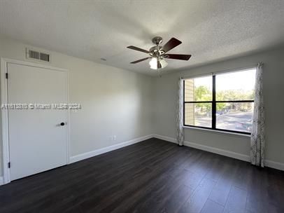 Active With Contract: $195,000 (2 beds, 1 baths, 887 Square Feet)