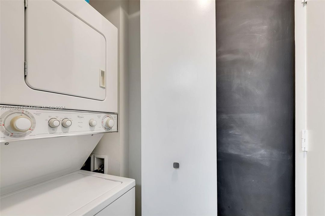 For Rent: $2,700 (1 beds, 2 baths, 804 Square Feet)