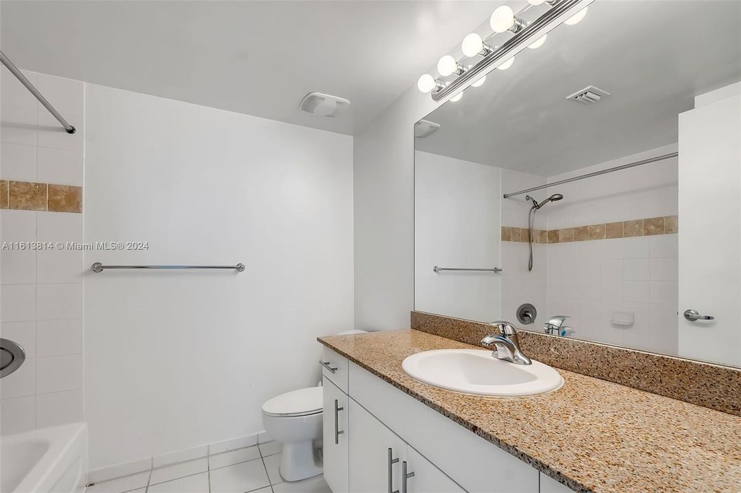 For Rent: $2,700 (1 beds, 2 baths, 804 Square Feet)