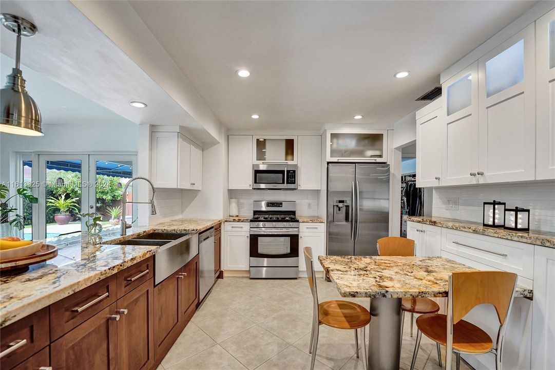 Expansive Custom Kitchen, plenty of storage, recessed lighting, gas stove, stainless steel appliances