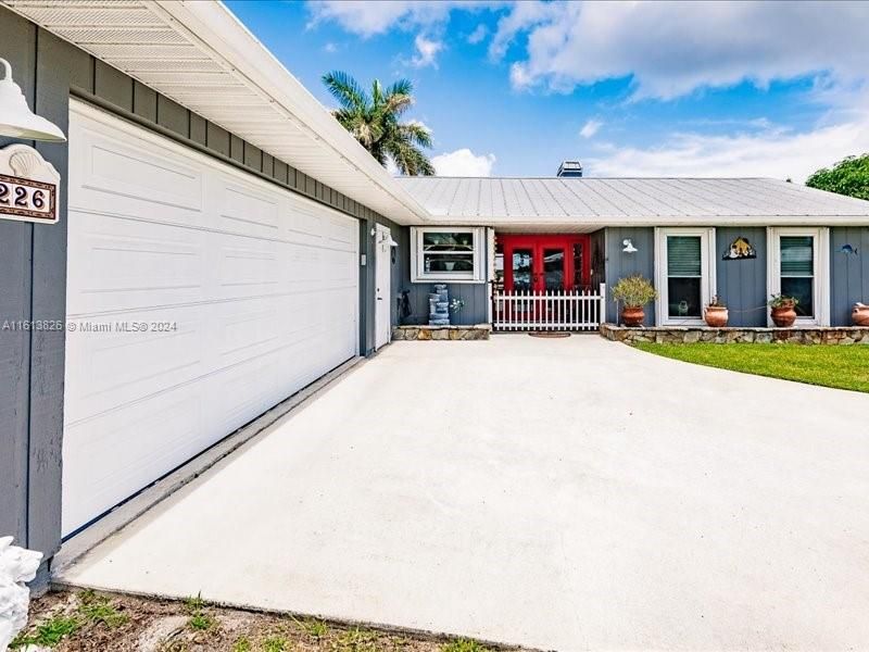 For Sale: $1,349,000 (3 beds, 2 baths, 2912 Square Feet)