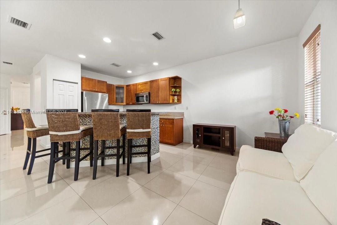 Vendido Recientemente: $699,000 (3 camas, 2 baños, 2033 Pies cuadrados)