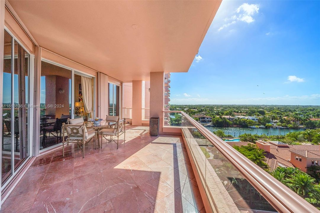 En Venta: $2,595,000 (2 camas, 3 baños, 2570 Pies cuadrados)