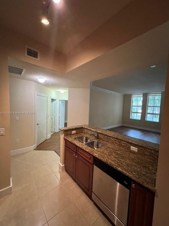 For Rent: $2,350 (1 beds, 1 baths, 836 Square Feet)