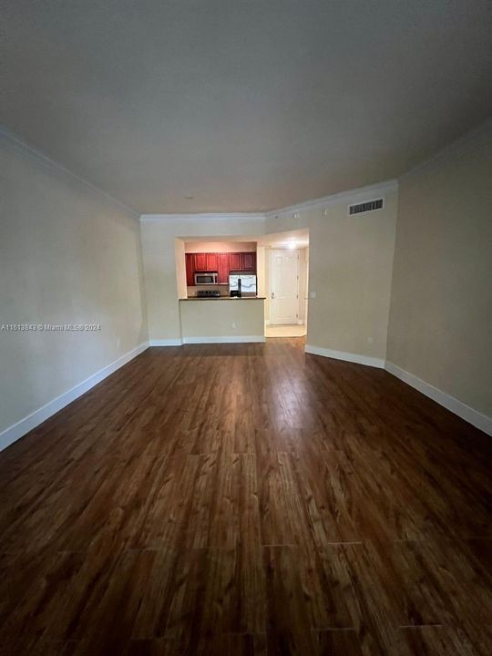 For Rent: $2,350 (1 beds, 1 baths, 836 Square Feet)