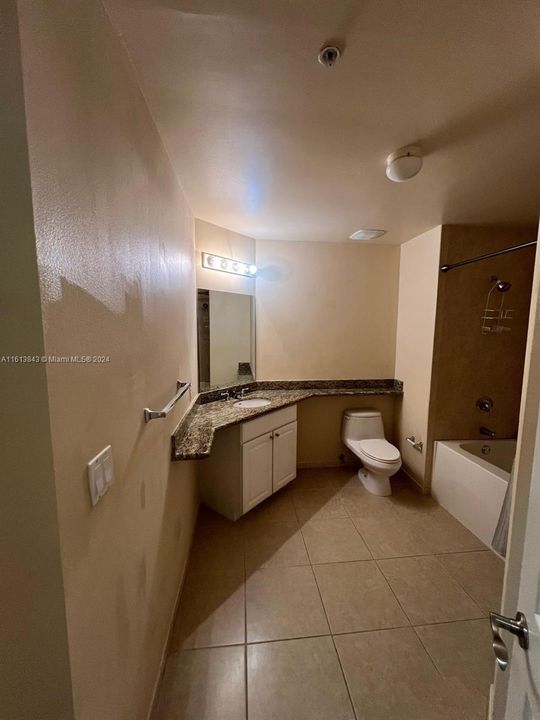 For Rent: $2,350 (1 beds, 1 baths, 836 Square Feet)