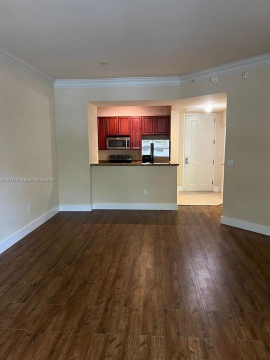 For Rent: $2,350 (1 beds, 1 baths, 836 Square Feet)
