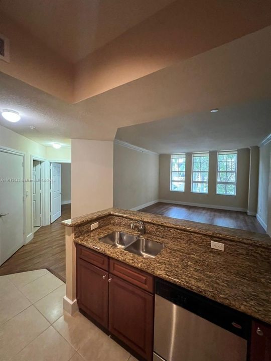 For Rent: $2,350 (1 beds, 1 baths, 836 Square Feet)