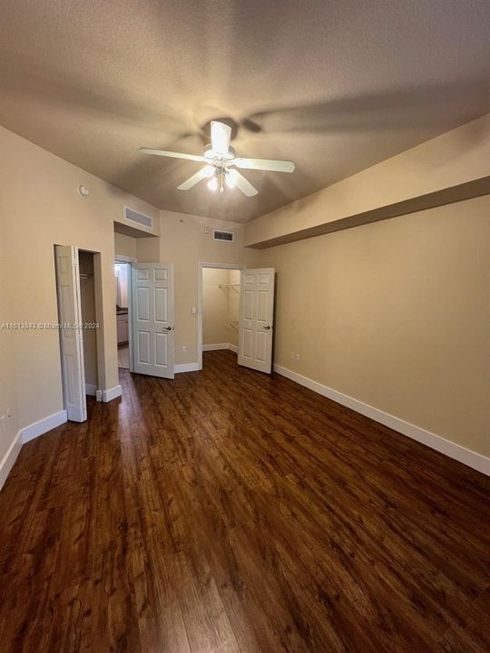 For Rent: $2,350 (1 beds, 1 baths, 836 Square Feet)