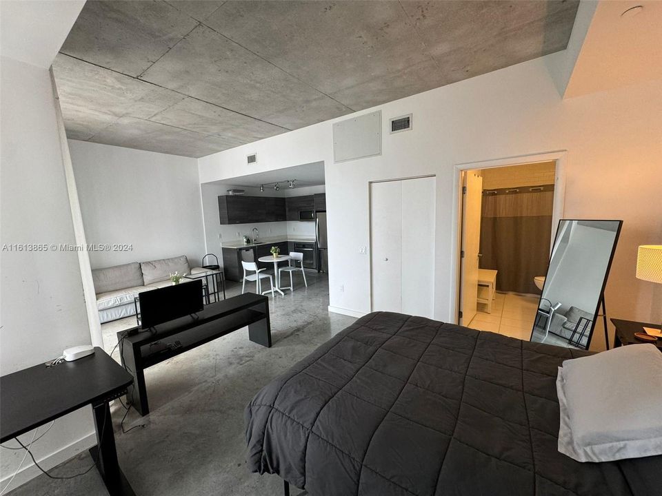 For Sale: $368,000 (1 beds, 1 baths, 526 Square Feet)