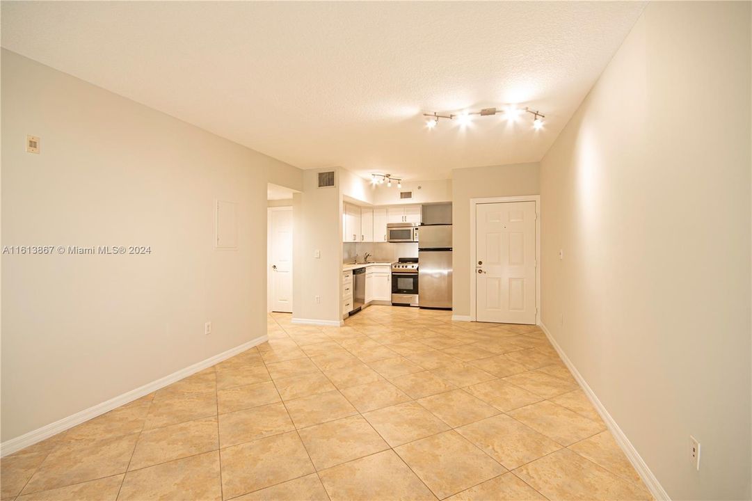 For Rent: $2,300 (1 beds, 1 baths, 689 Square Feet)