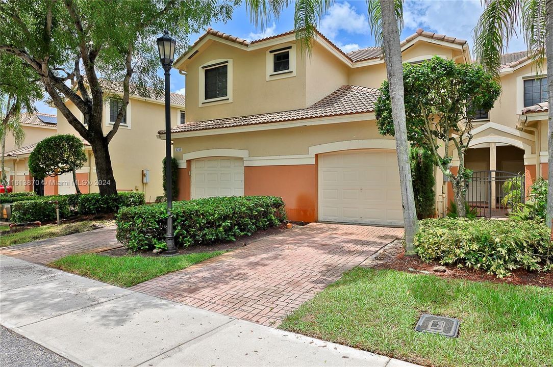 Active With Contract: $3,500 (3 beds, 2 baths, 1605 Square Feet)