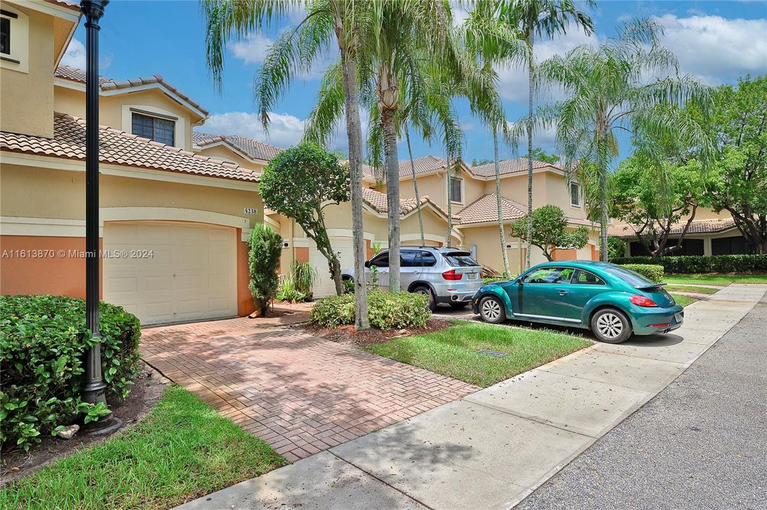 Active With Contract: $3,500 (3 beds, 2 baths, 1605 Square Feet)