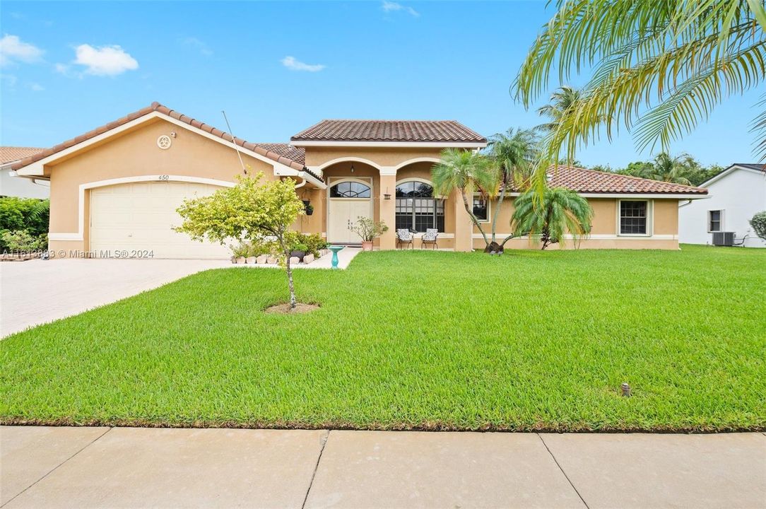 For Sale: $1,200,000 (4 beds, 2 baths, 2760 Square Feet)