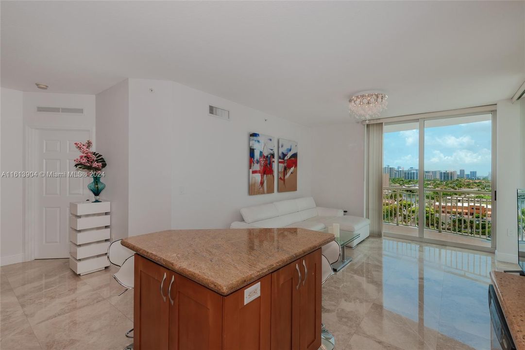 For Sale: $629,000 (2 beds, 2 baths, 1354 Square Feet)