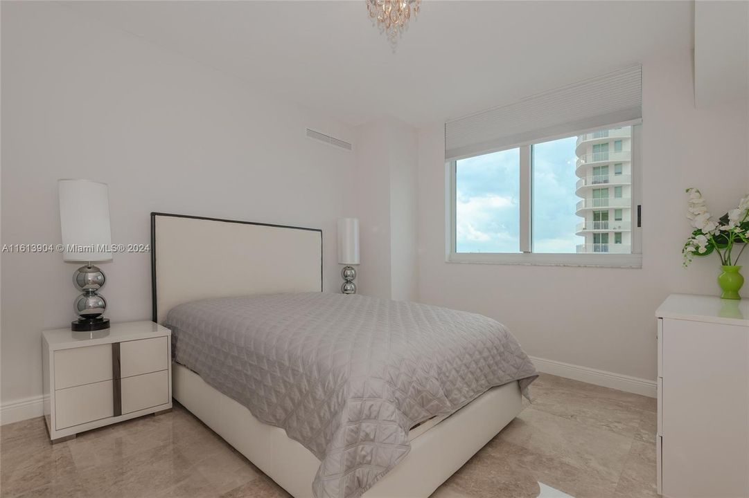 For Sale: $629,000 (2 beds, 2 baths, 1354 Square Feet)