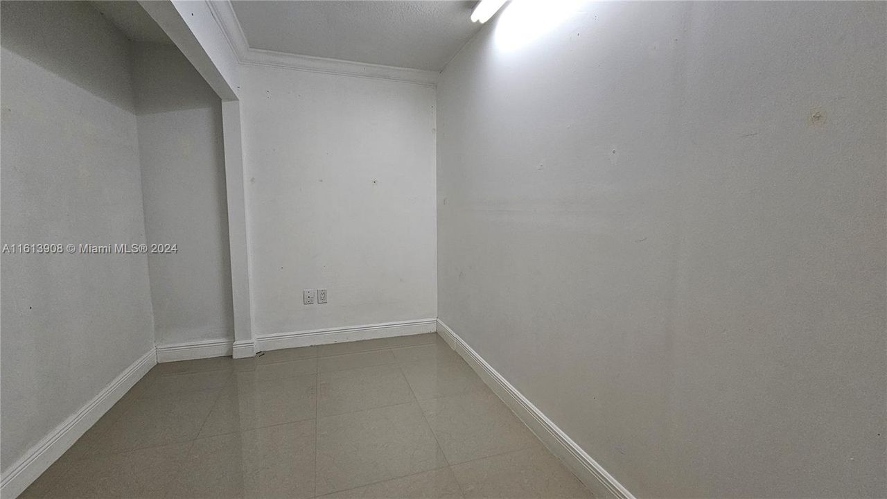 En Venta: $710,000 (5 camas, 3 baños, 1881 Pies cuadrados)