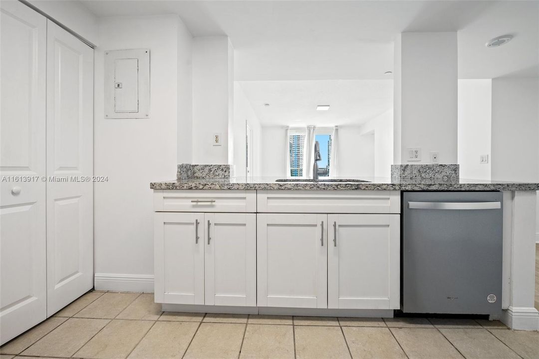 For Rent: $3,900 (2 beds, 2 baths, 1023 Square Feet)