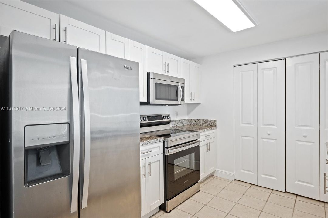 For Rent: $3,900 (2 beds, 2 baths, 1023 Square Feet)