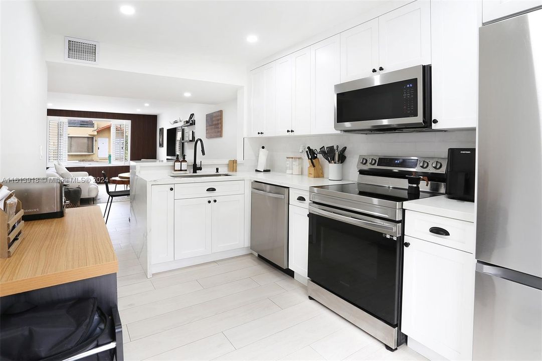 For Sale: $490,000 (2 beds, 1 baths, 970 Square Feet)