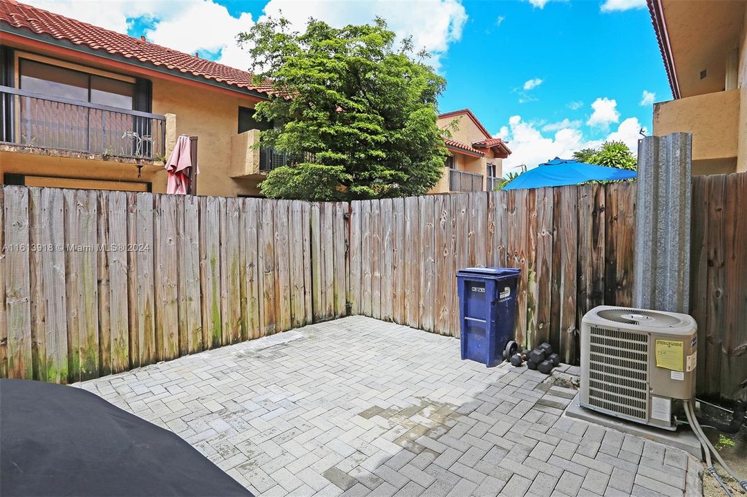 For Sale: $490,000 (2 beds, 1 baths, 970 Square Feet)