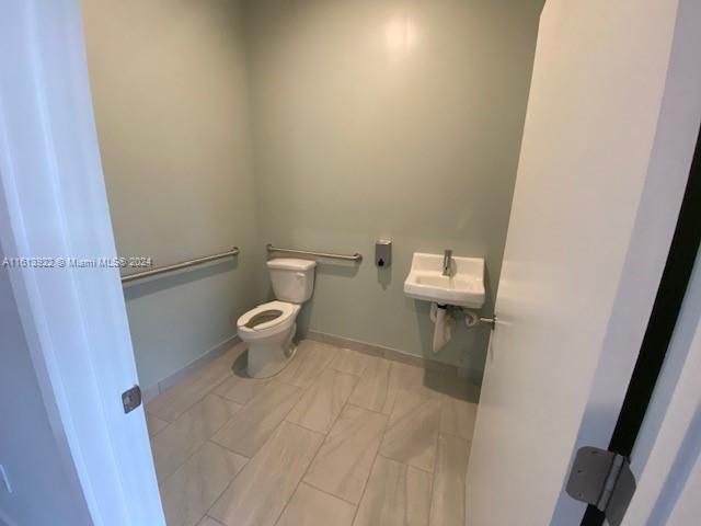 Office / Commercial Space Bathroom