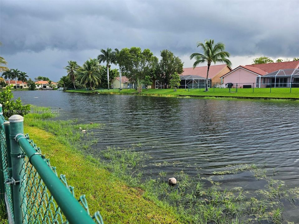 For Sale: $800,000 (4 beds, 2 baths, 2017 Square Feet)