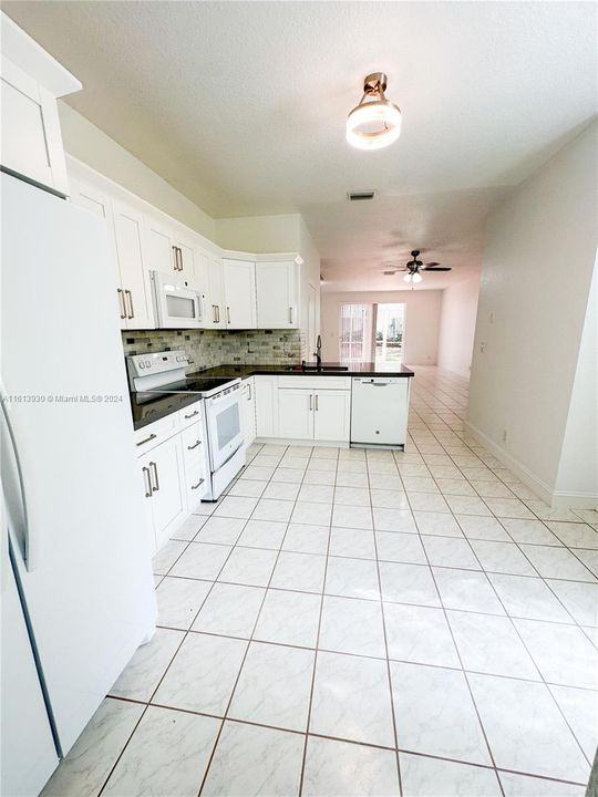 For Rent: $3,500 (3 beds, 2 baths, 1461 Square Feet)