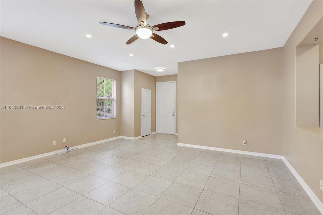 For Rent: $2,795 (3 beds, 2 baths, 1809 Square Feet)