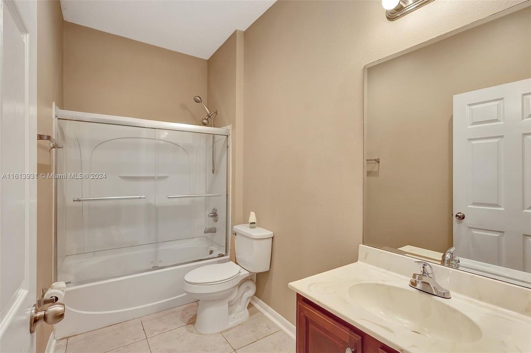For Rent: $2,795 (3 beds, 2 baths, 1809 Square Feet)